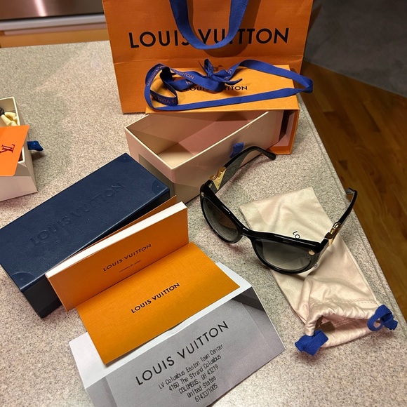 Louis Vuitton “My Fair Lady” Sunglasses - Never Been Worn - NEW - Picture 3 of 3
